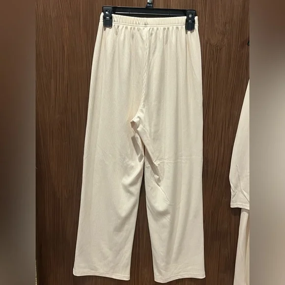 Three Piece Lounge Set - Picture 6 of 8